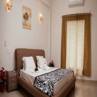 ROYAL SUITES